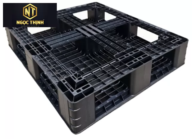 PALLET NHỰA MÀU ĐEN THỊ TRƯỜNG TIN DÙNG